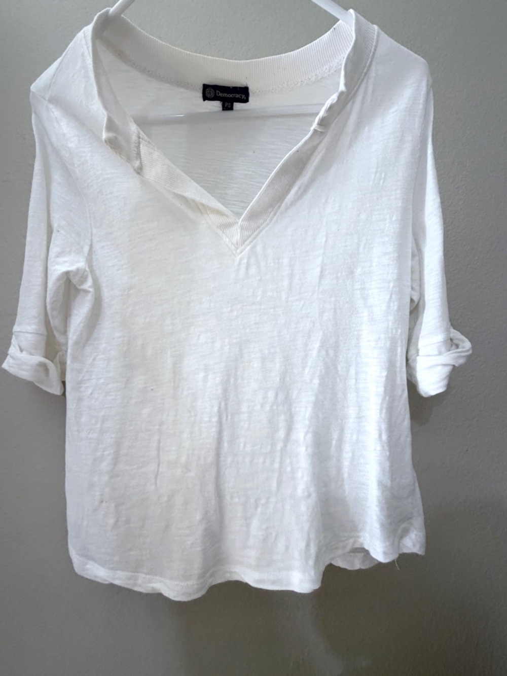 Democracy Womens White Pullover Shirt size P Small V Neck 3/4 Sleeve Rayon